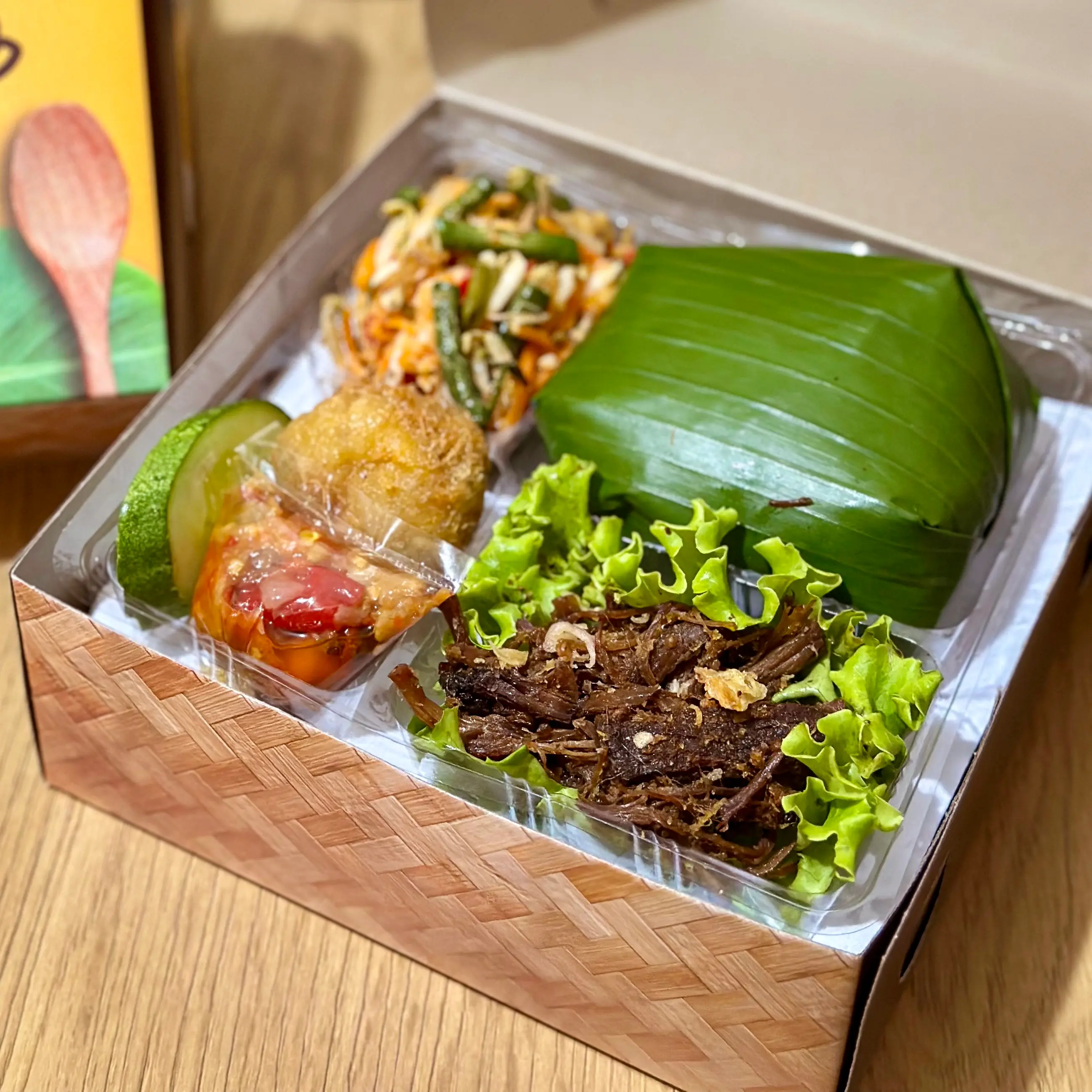 Nasibox empal Sibabah dengan lauk lengkap