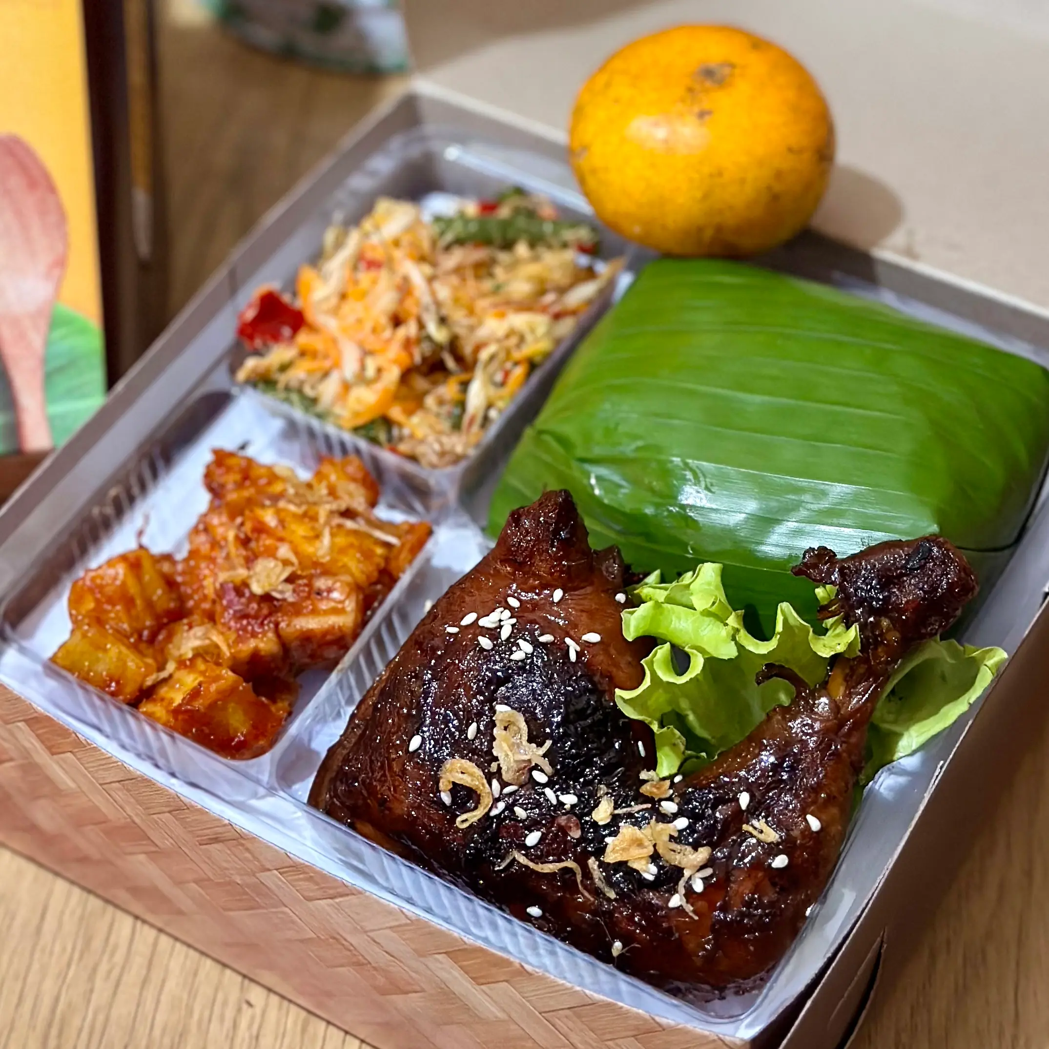 Paket nasibox premium Sibabah dengan ayam dan pelengkap