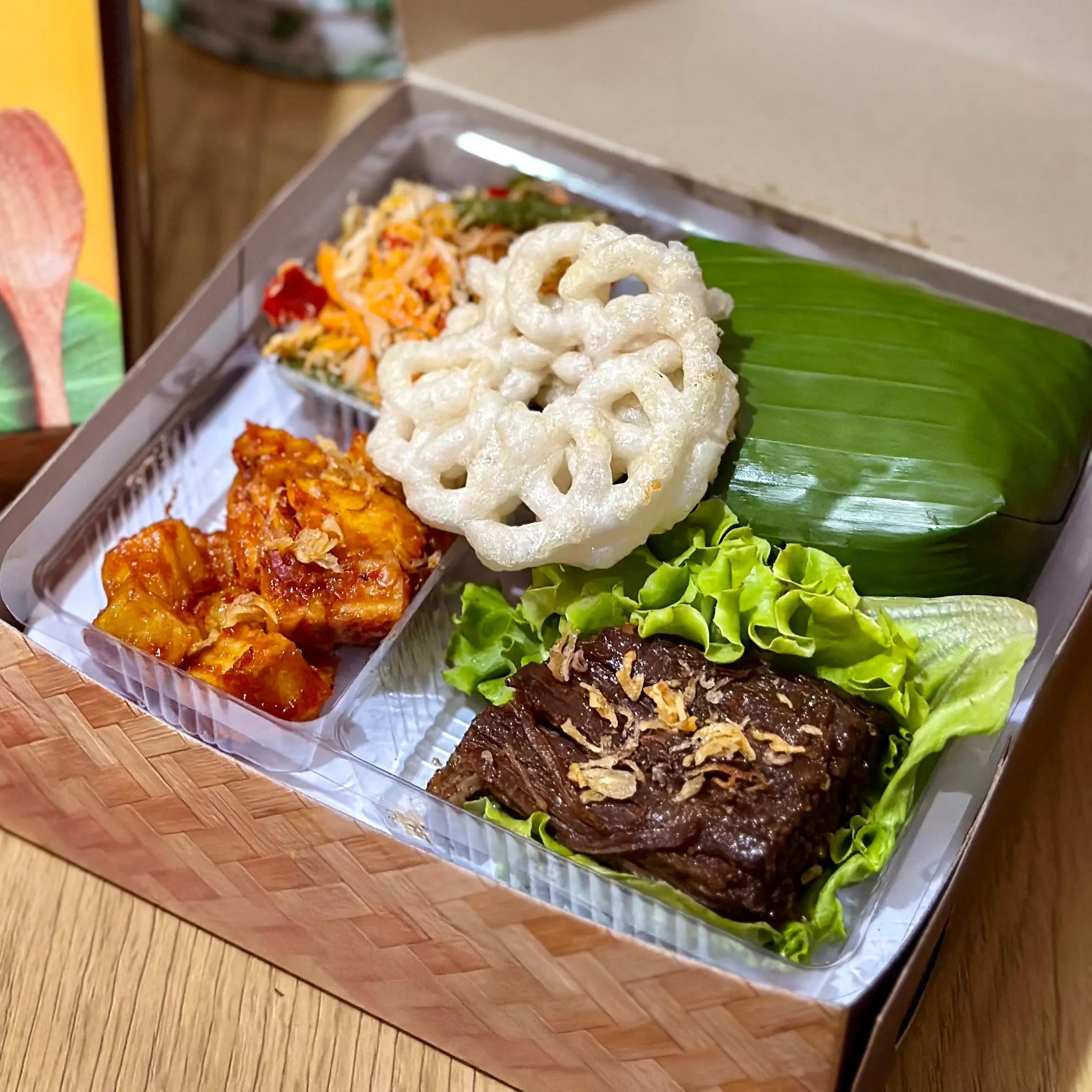 Paket Premium C lengkap dengan empal gepuk dan tambahan lauk